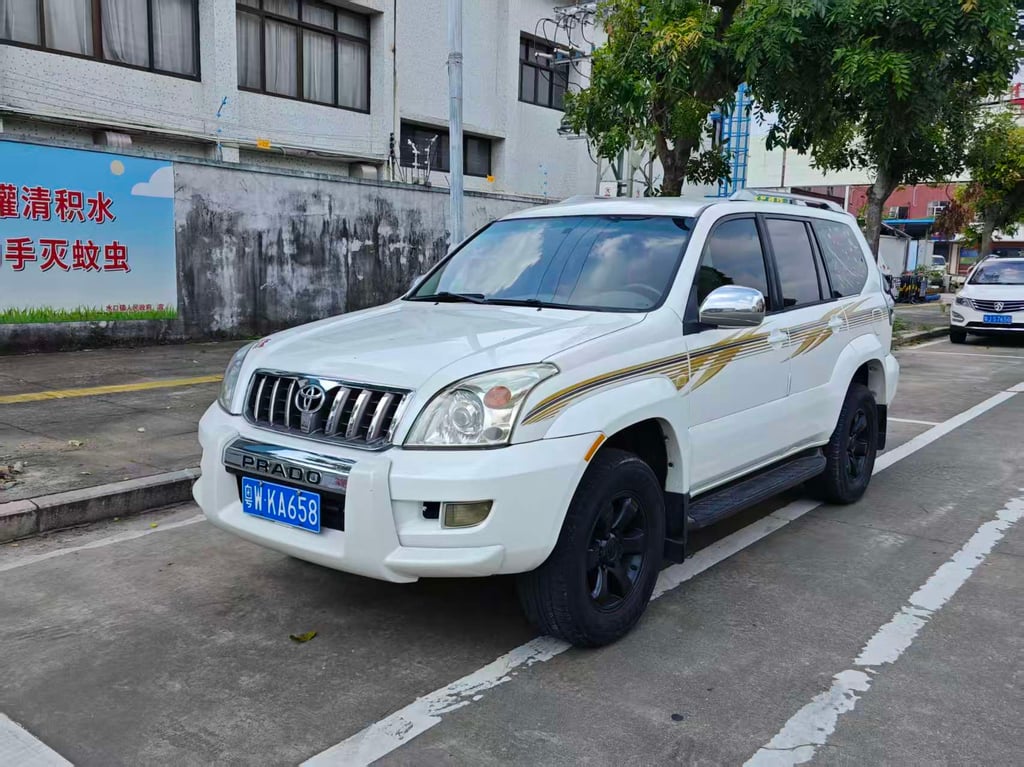 Toyota Prado 2.7L 4WD (8 seats)